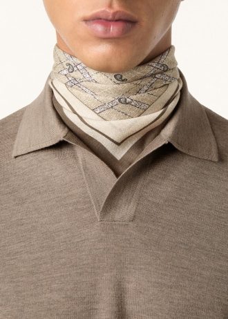 Buttonless Polo-shirt