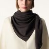 Floral Majolica Foulard 120 x 120 Floral Majolica Foulard 120 x 120
