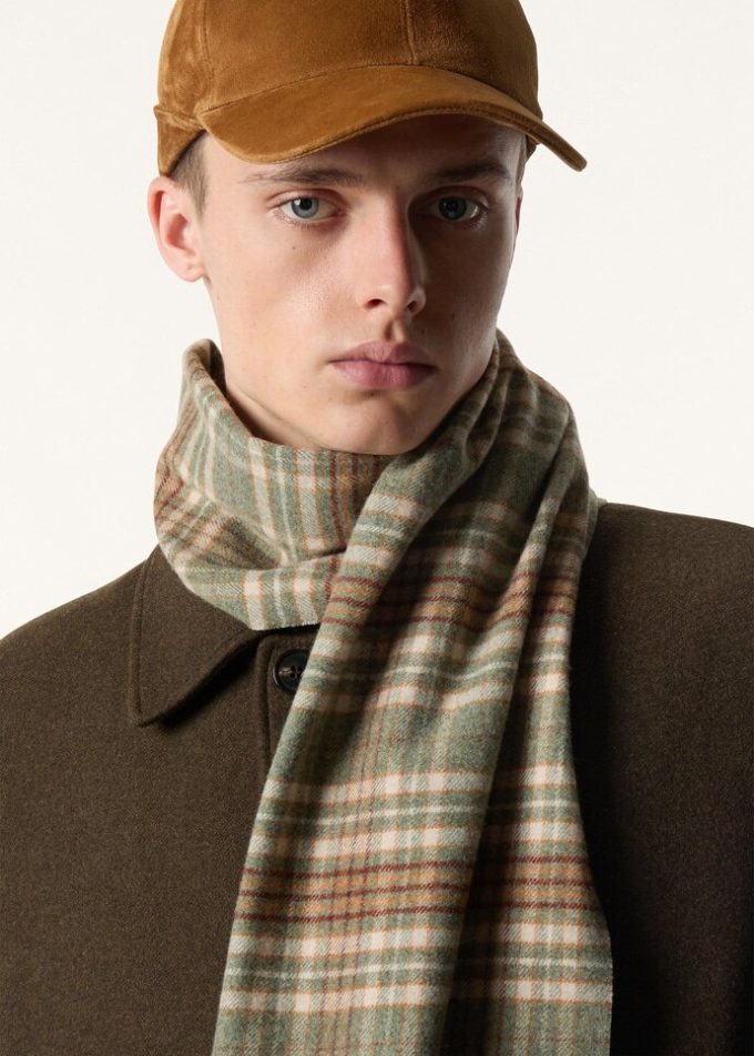 Loro Clan Scarf